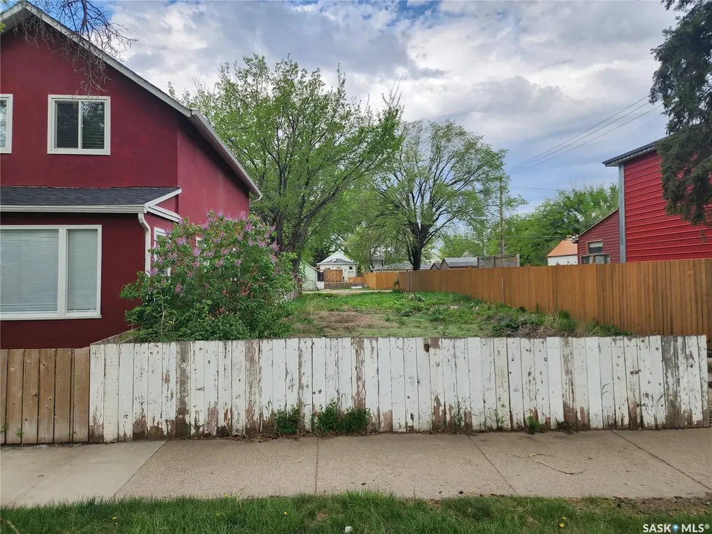 403 H Avenue S Saskatoon SK S7M 1W6