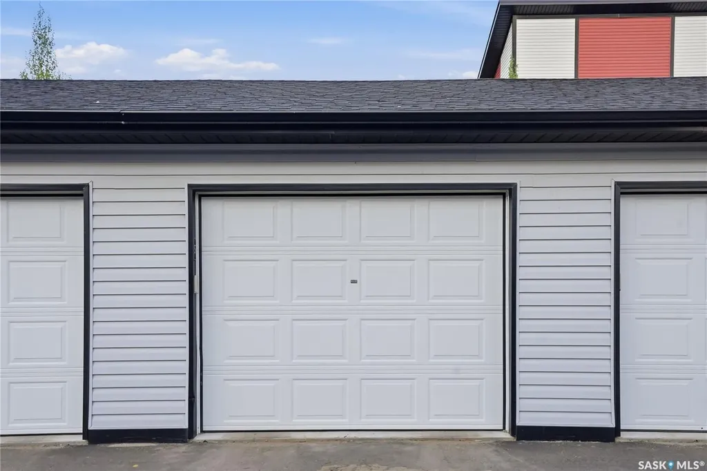 250 Akhtar Bend Saskatoon SK S7W 0W4