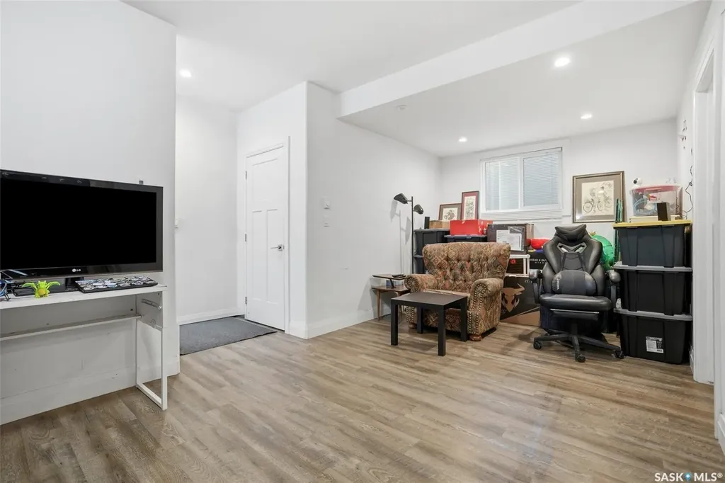 434 Mcarthur Crescent Saskatoon SK S7L 6Y3