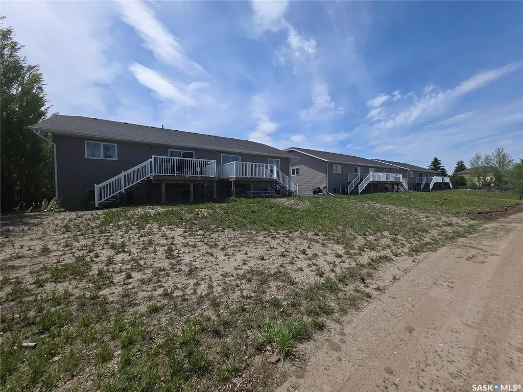 712 713 714 716 Columbia Avenue Kerrobert SK S0L 1R0
