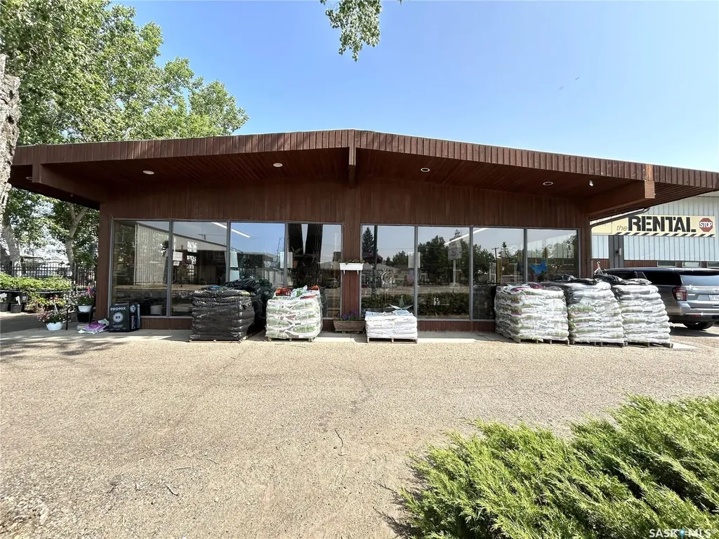 742 A Pacific Avenue Maple Creek SK S0N 1N0