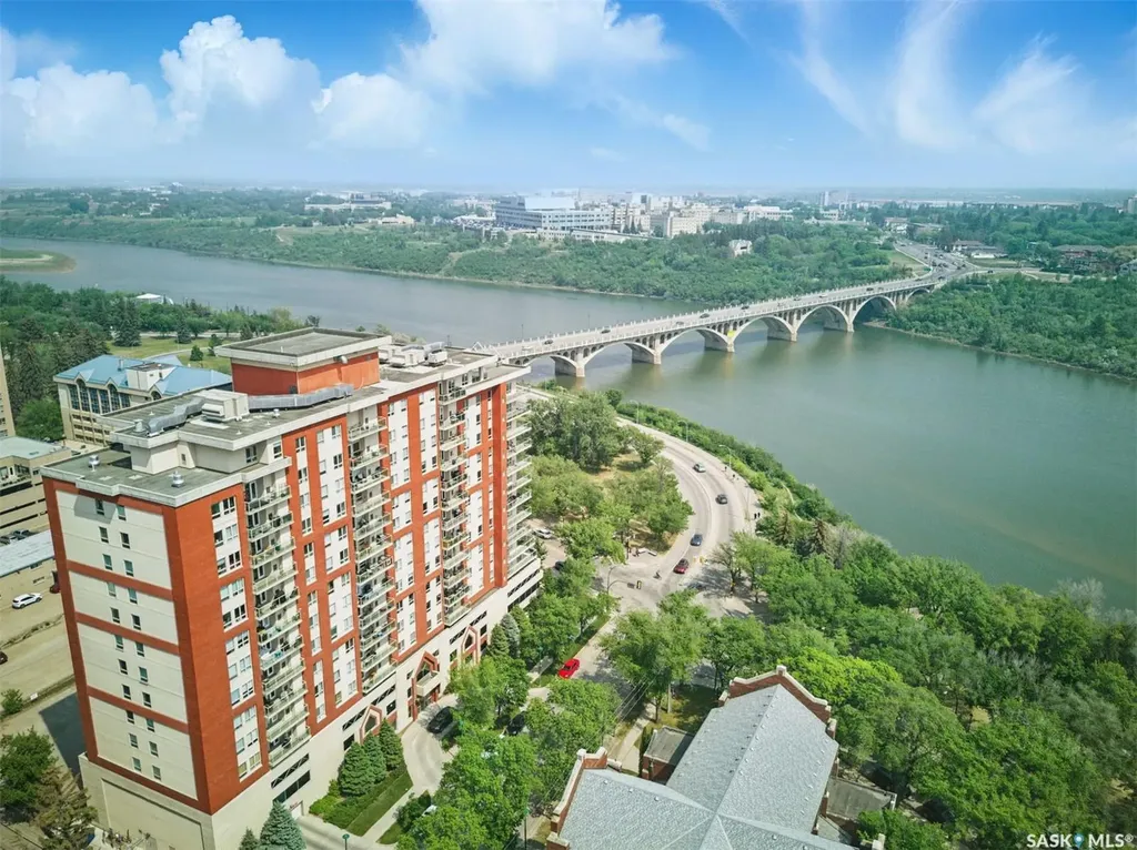 902 Spadina Crescent E Saskatoon SK S7K 0G8