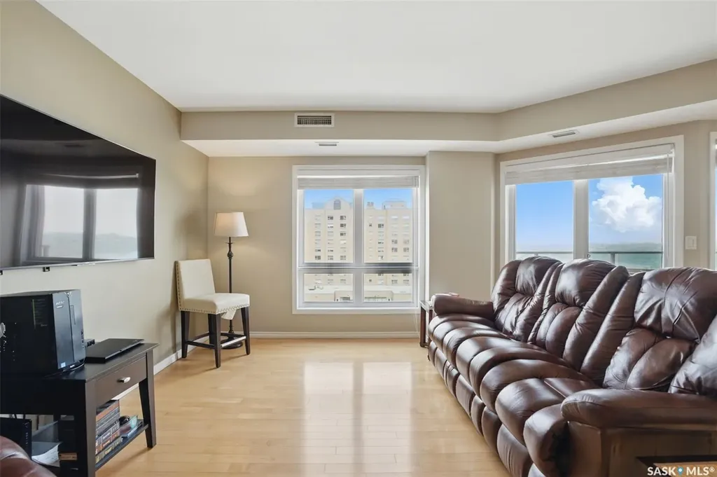 902 Spadina Crescent E Saskatoon SK S7K 0G8