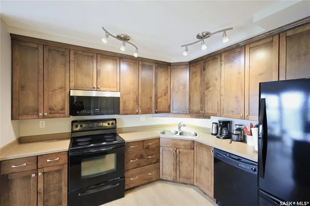 902 Spadina Crescent E Saskatoon SK S7K 0G8