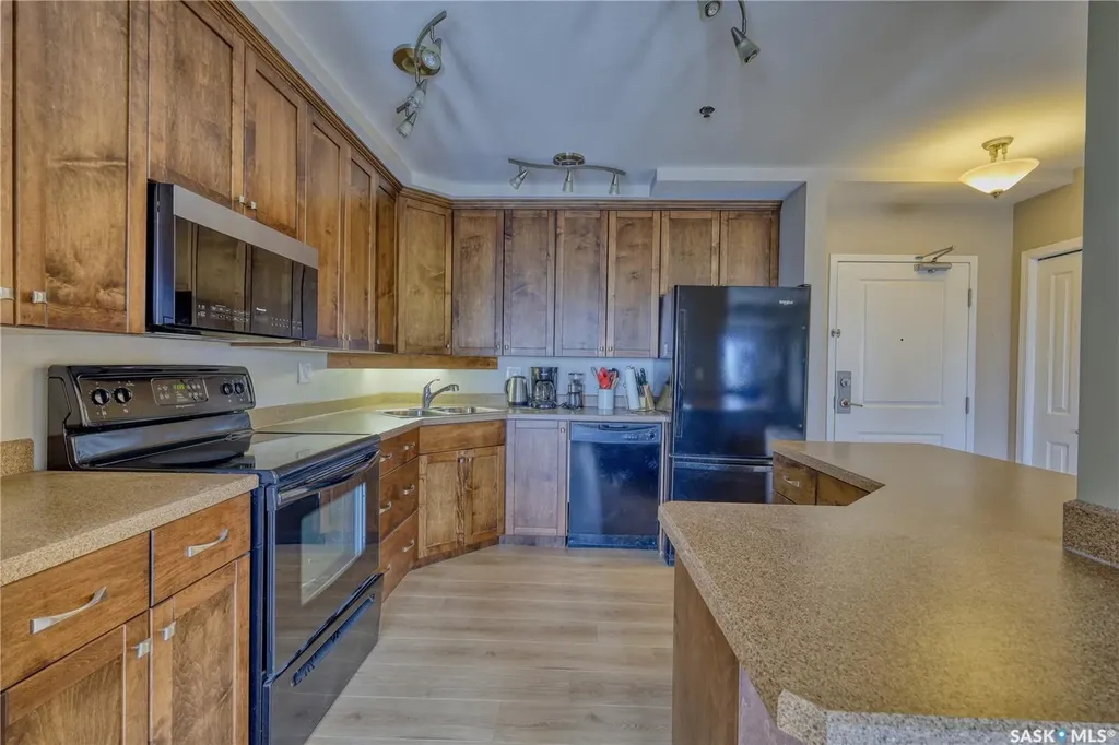 902 Spadina Crescent E Saskatoon SK S7K 0G8