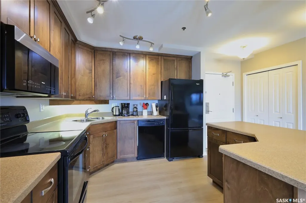 902 Spadina Crescent E Saskatoon SK S7K 0G8