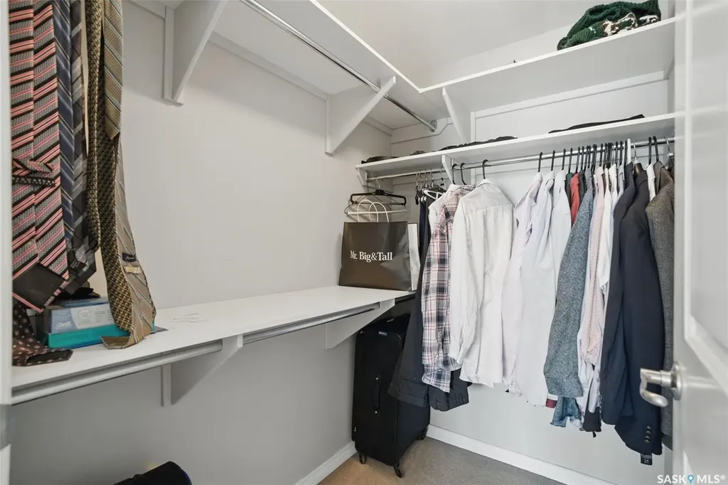 902 Spadina Crescent E Saskatoon SK S7K 0G8