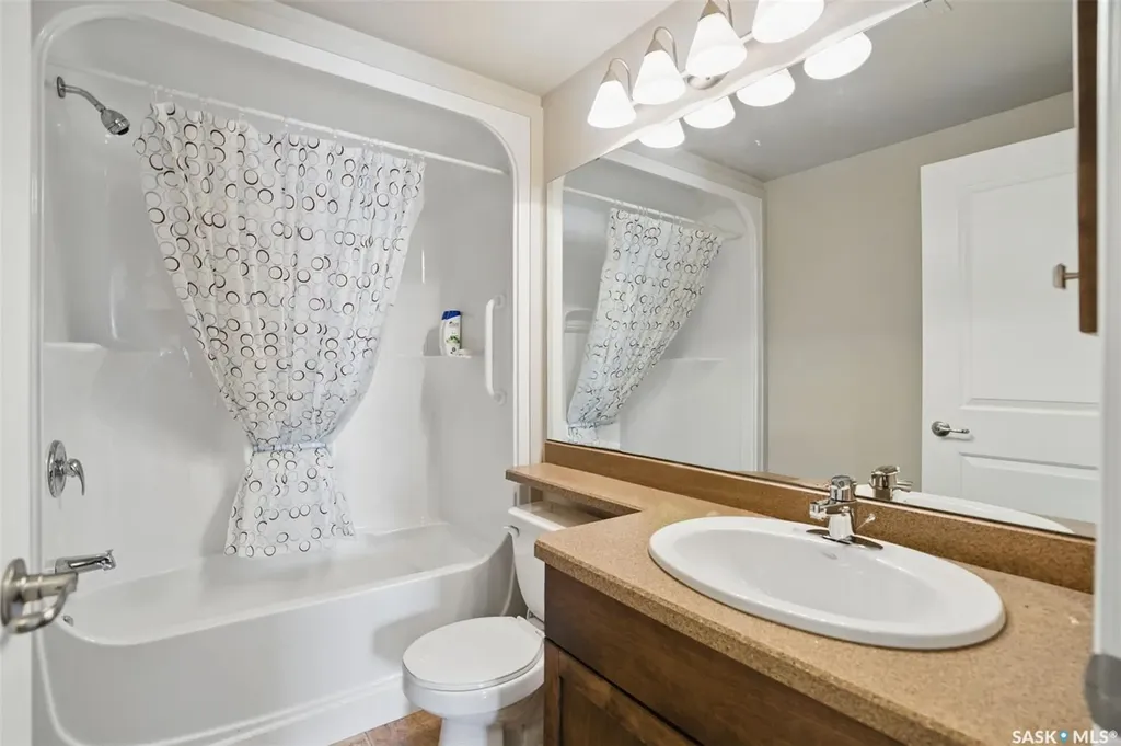 902 Spadina Crescent E Saskatoon SK S7K 0G8