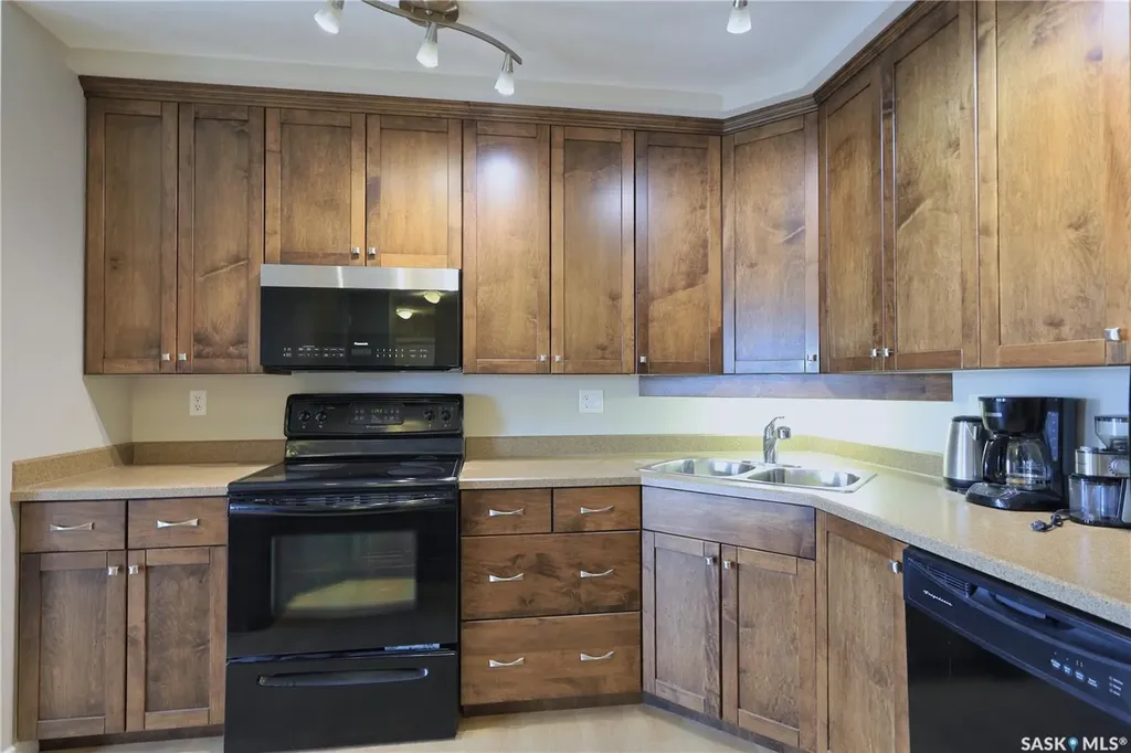 902 Spadina Crescent E Saskatoon SK S7K 0G8