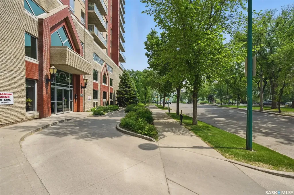 902 Spadina Crescent E Saskatoon SK S7K 0G8