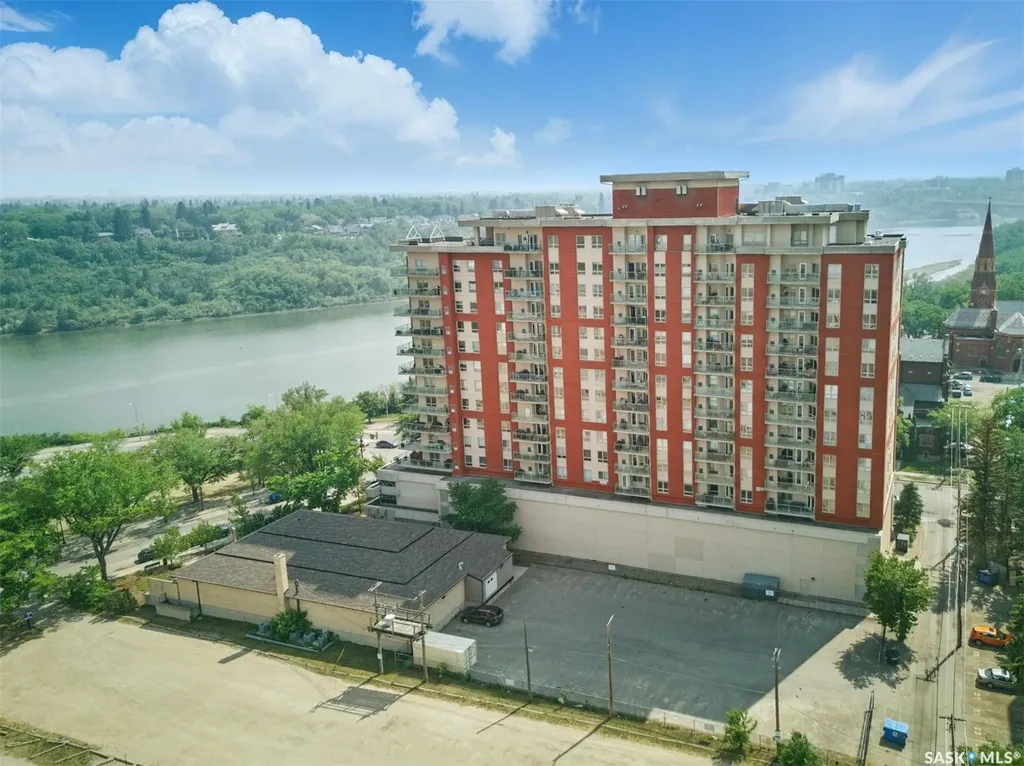 902 Spadina Crescent E Saskatoon SK S7K 0G8