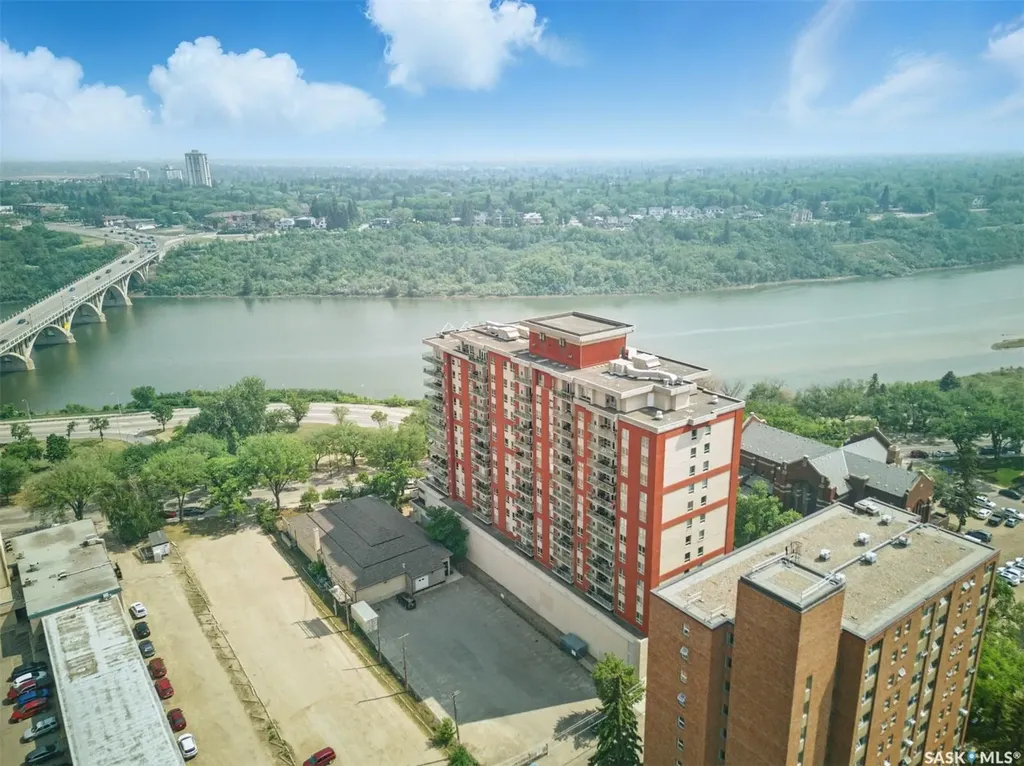 902 Spadina Crescent E Saskatoon SK S7K 0G8