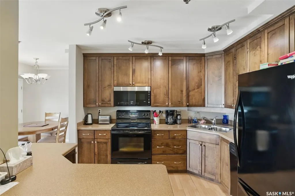 902 Spadina Crescent E Saskatoon SK S7K 0G8