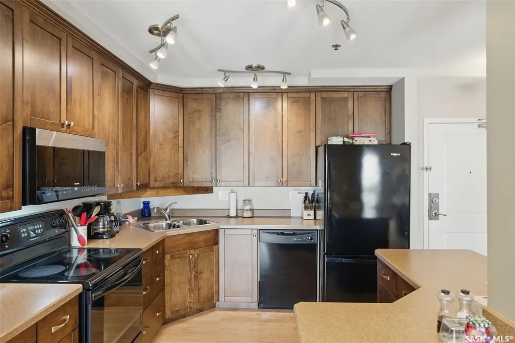 902 Spadina Crescent E Saskatoon SK S7K 0G8