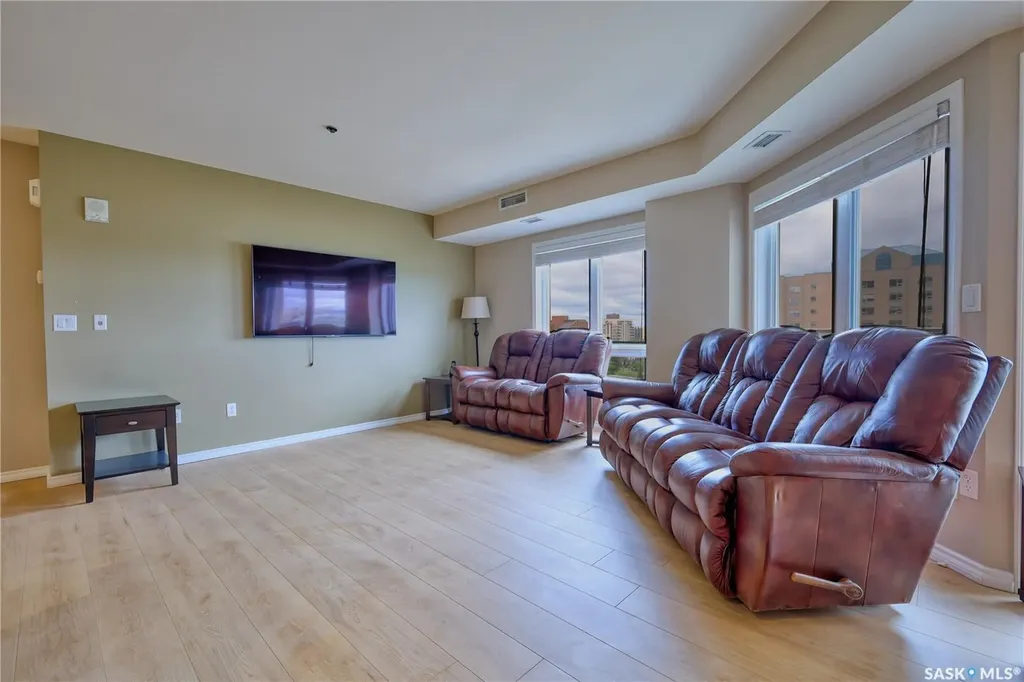 902 Spadina Crescent E Saskatoon SK S7K 0G8