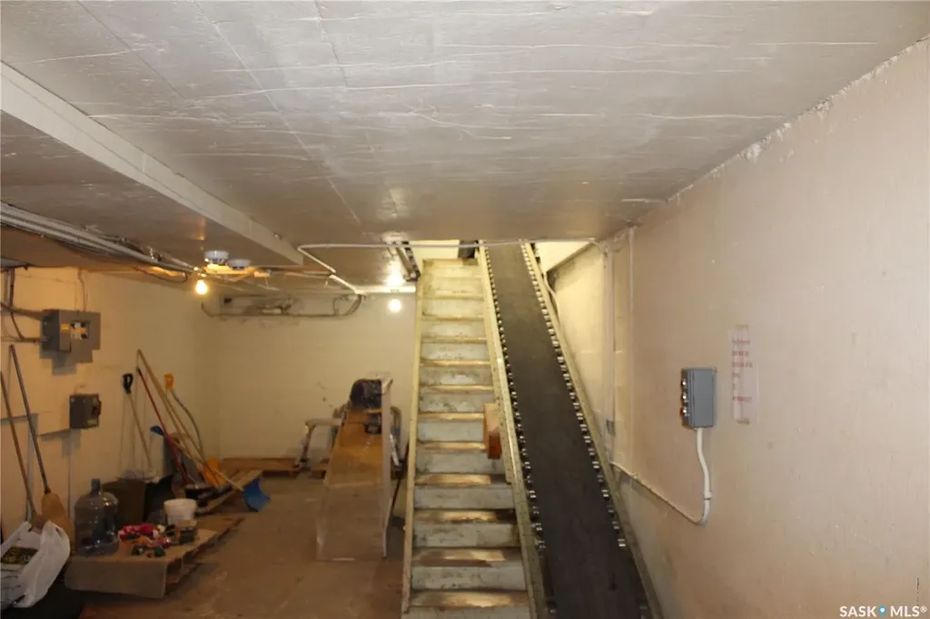 432 Main Street Moose Jaw SK S6H 3K2
