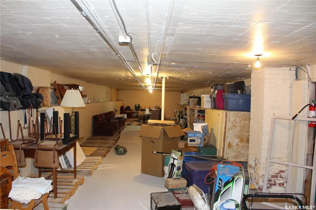 432 Main Street Moose Jaw SK S6H 3K2