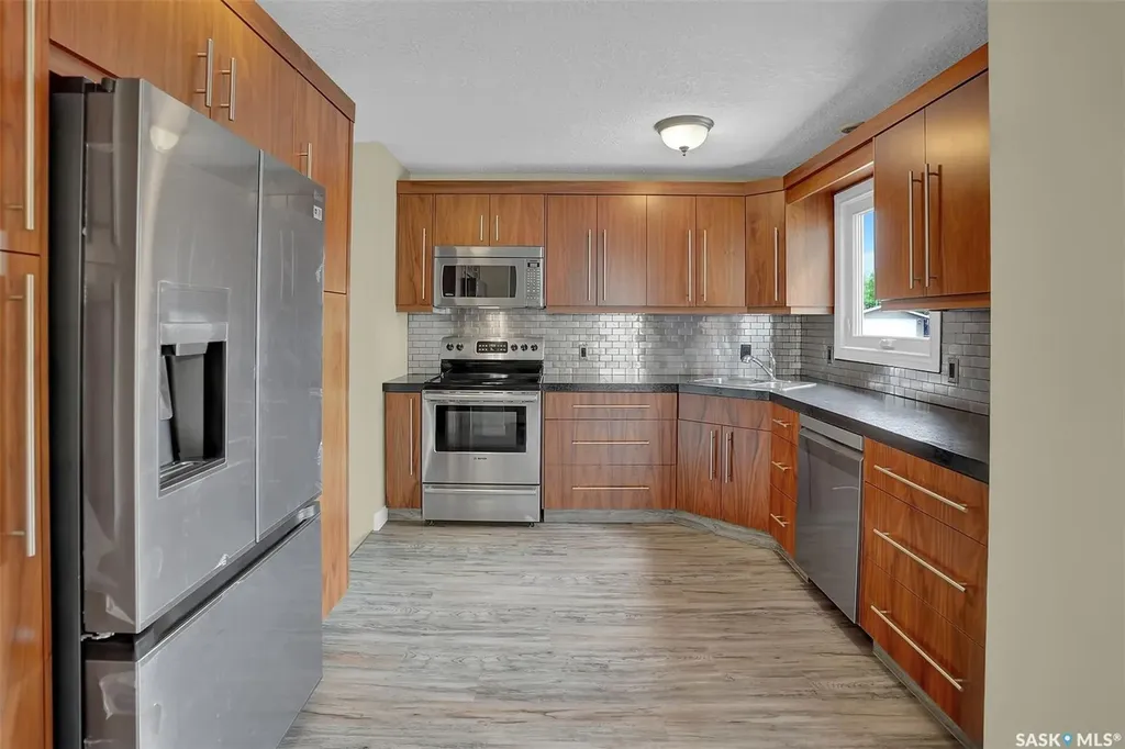 30 Shore Bay Regina SK S4R 7H6