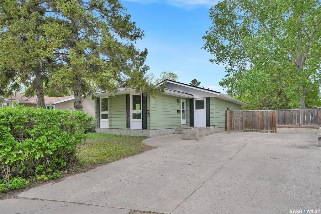 30 Shore Bay Regina SK S4R 7H6