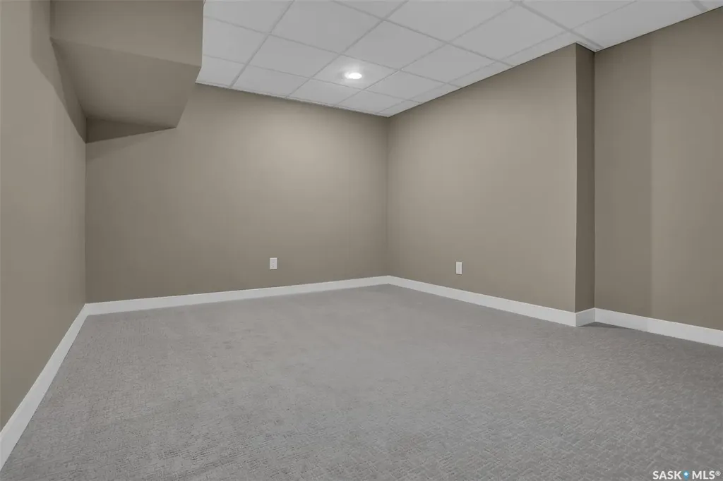 30 Shore Bay Regina SK S4R 7H6