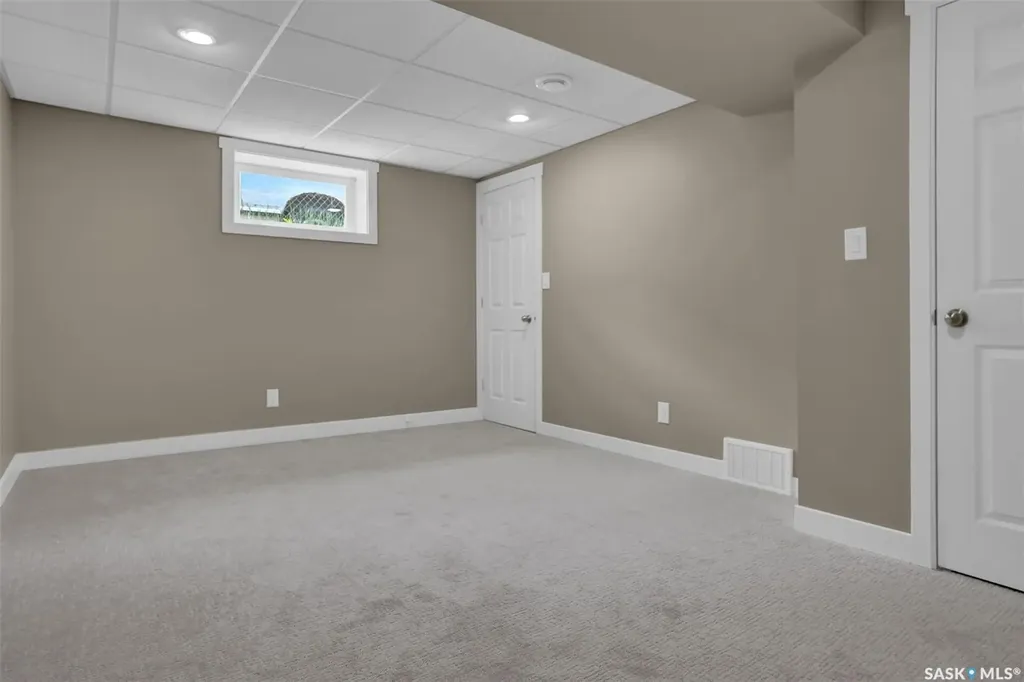 30 Shore Bay Regina SK S4R 7H6