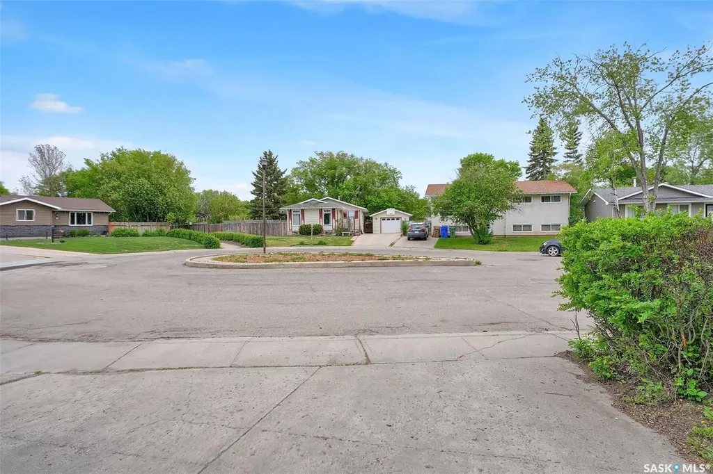 30 Shore Bay Regina SK S4R 7H6