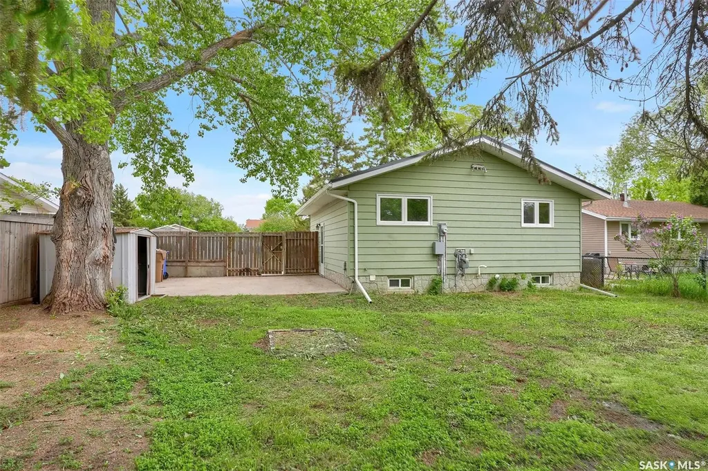 30 Shore Bay Regina SK S4R 7H6