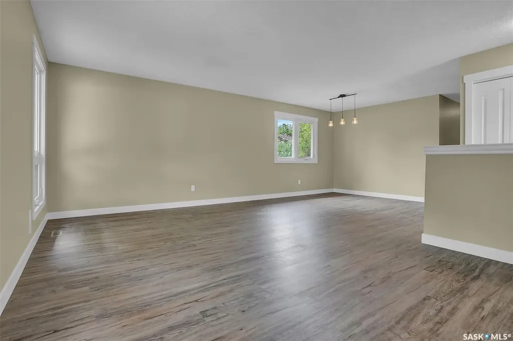 30 Shore Bay Regina SK S4R 7H6
