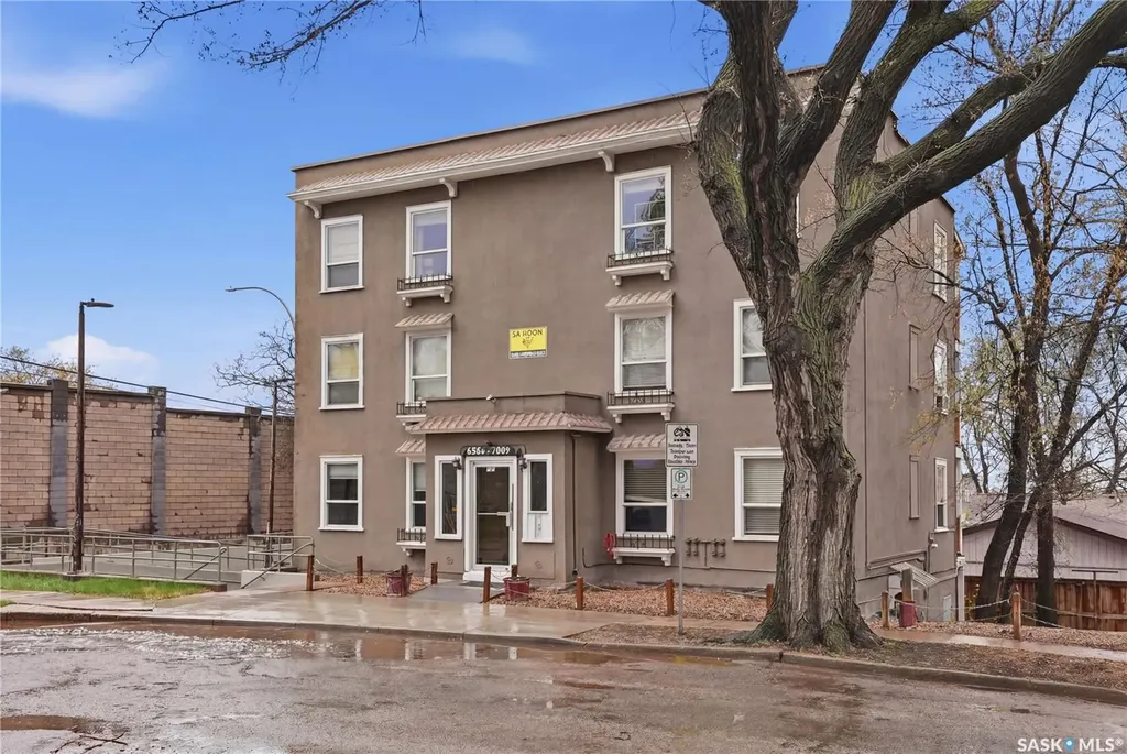 129 11th Street E Saskatoon SK S7N 0E4