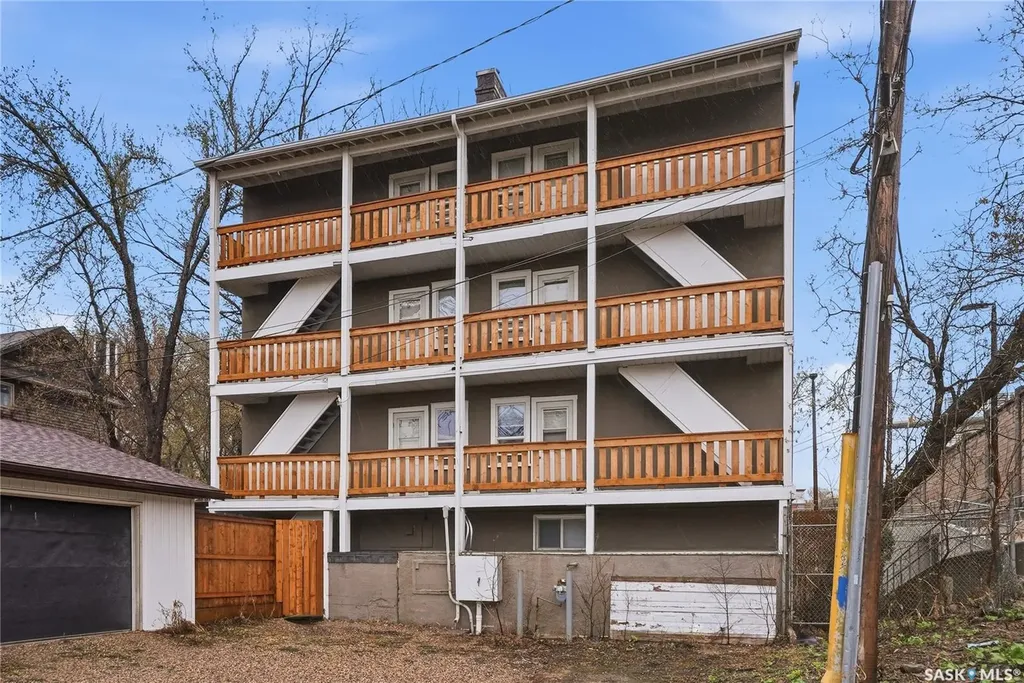 129 11th Street E Saskatoon SK S7N 0E4