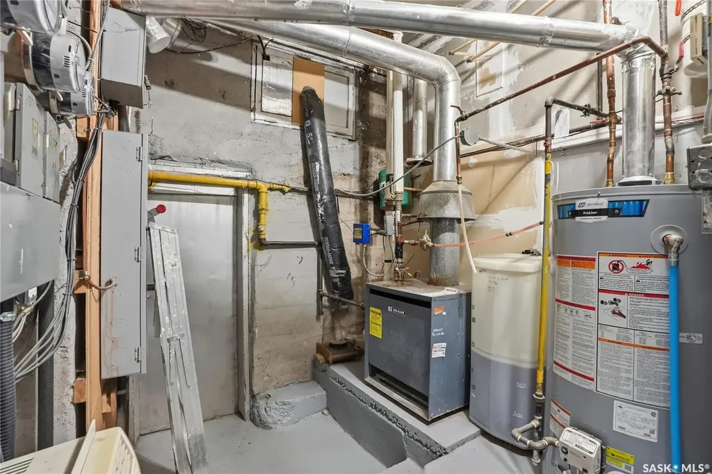 129 11th Street E Saskatoon SK S7N 0E4