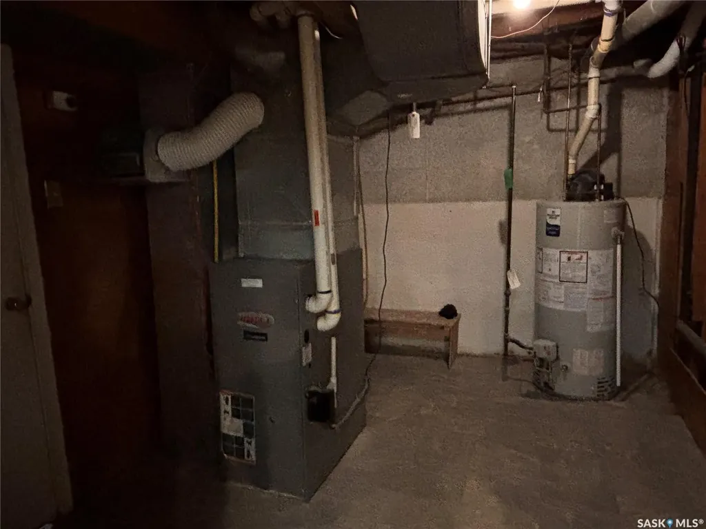 216 4th Avenue W Kindersley SK S0L 1S0