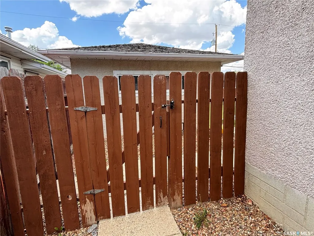 216 4th Avenue W Kindersley SK S0L 1S0