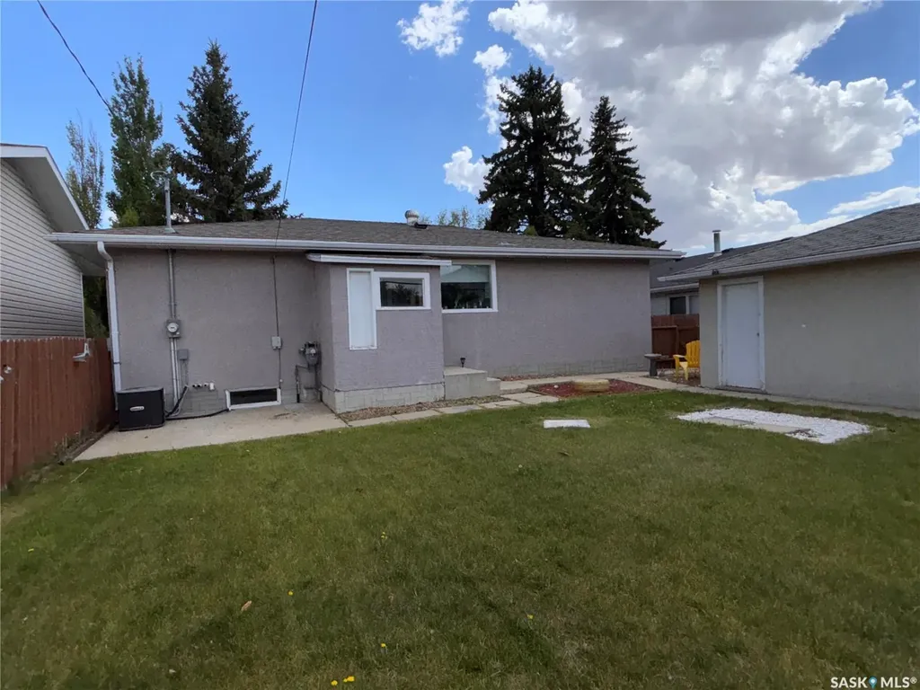 216 4th Avenue W Kindersley SK S0L 1S0