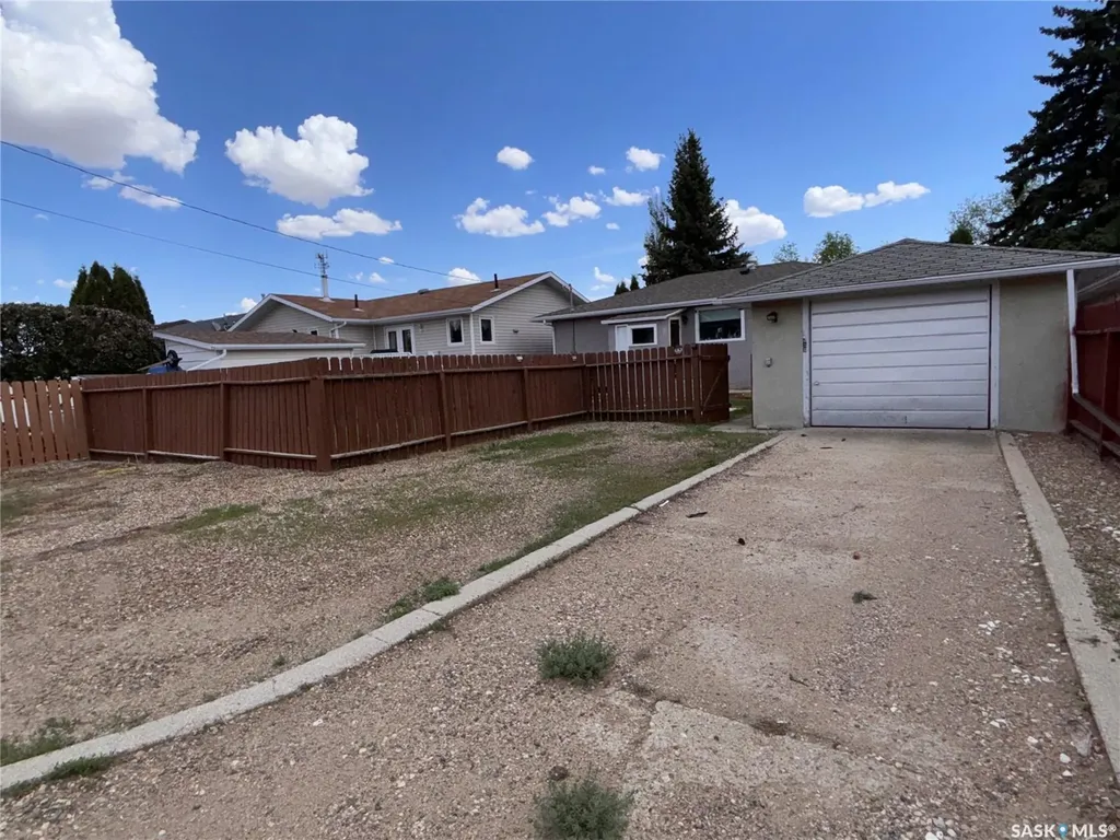 216 4th Avenue W Kindersley SK S0L 1S0