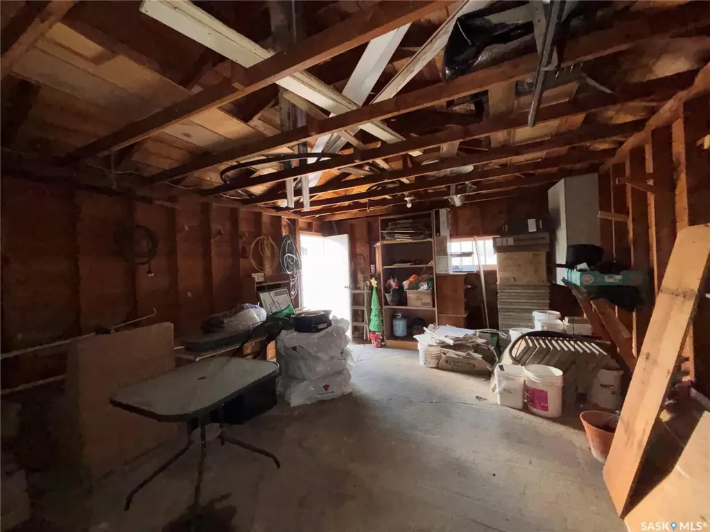 216 4th Avenue W Kindersley SK S0L 1S0