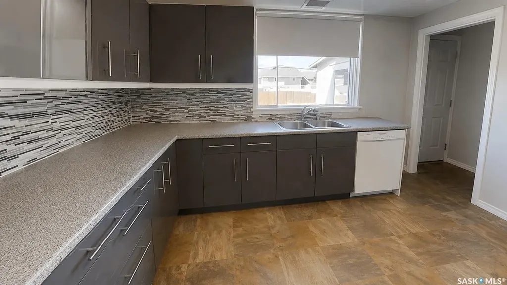 216 4th Avenue W Kindersley SK S0L 1S0