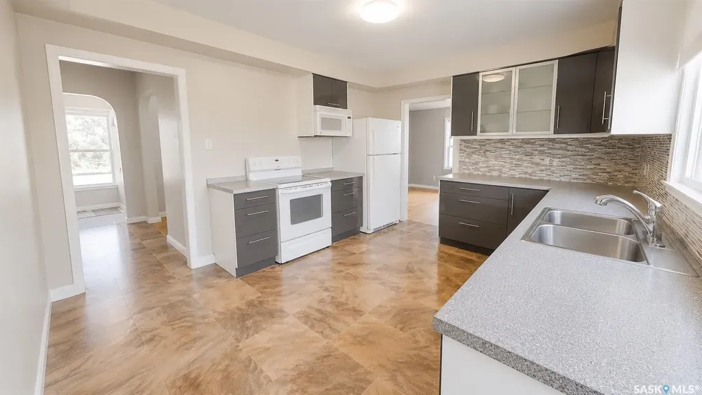 216 4th Avenue W Kindersley SK S0L 1S0