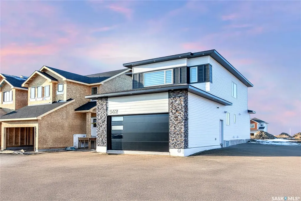 430 Nazarali Manor Saskatoon SK S7H 0W2