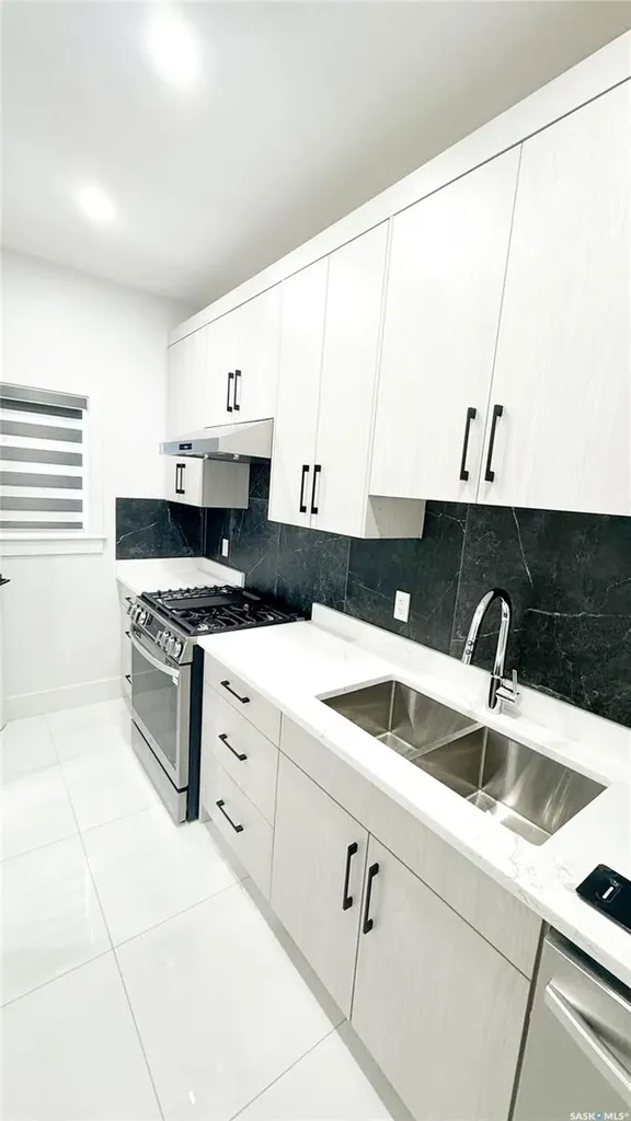 430 Nazarali Manor Saskatoon SK S7H 0W2