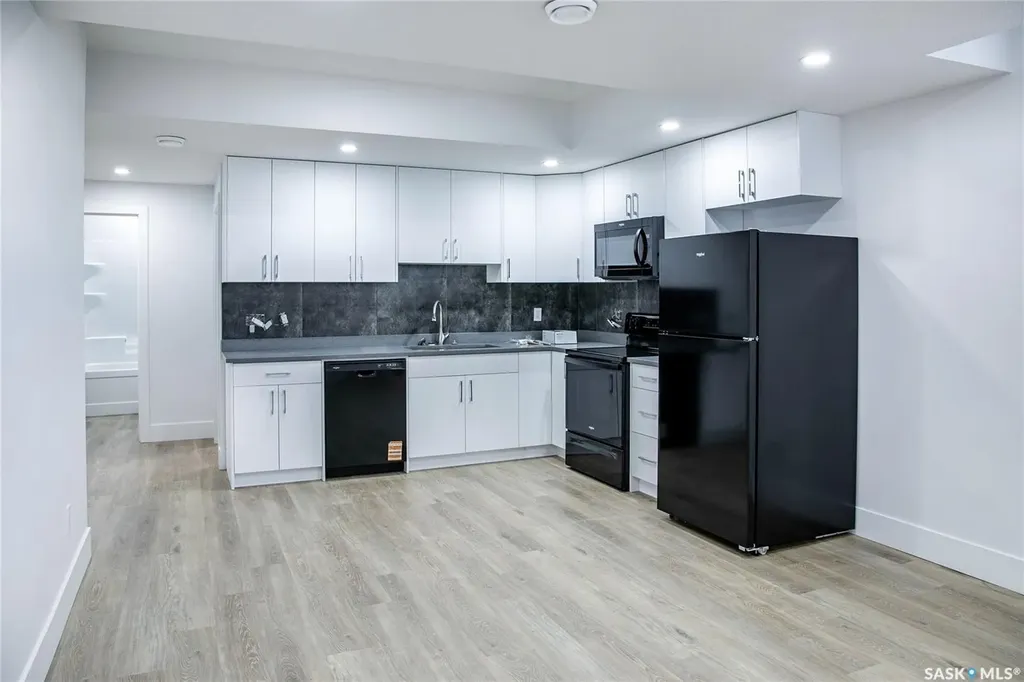 430 Nazarali Manor Saskatoon SK S7H 0W2