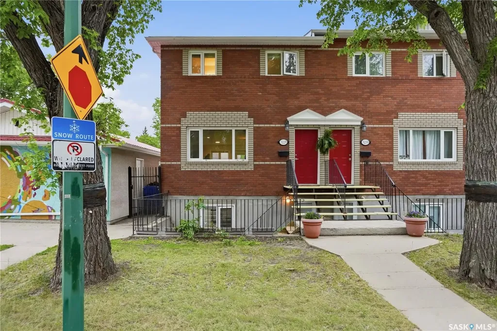 3229 15th Avenue Regina SK S4T 1T1