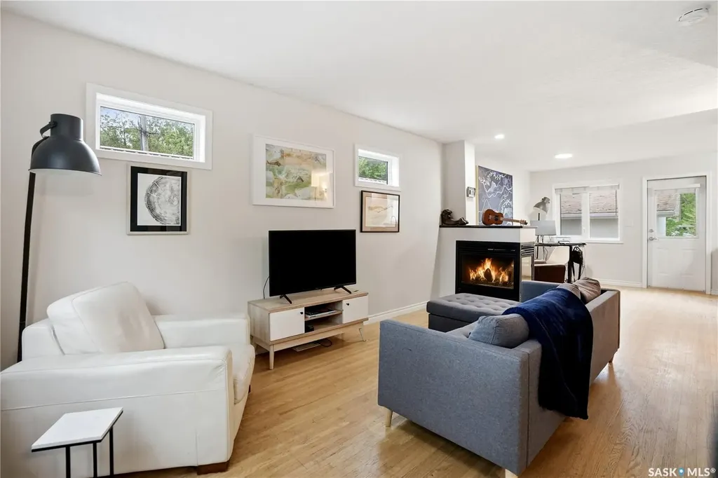 3229 15th Avenue Regina SK S4T 1T1