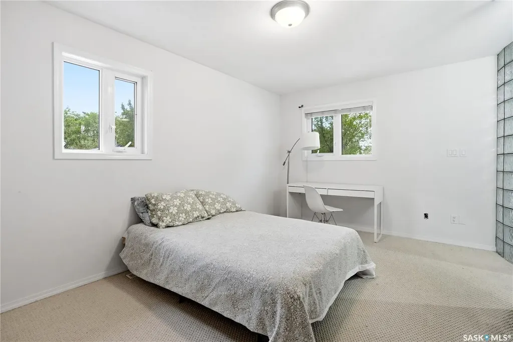 3229 15th Avenue Regina SK S4T 1T1