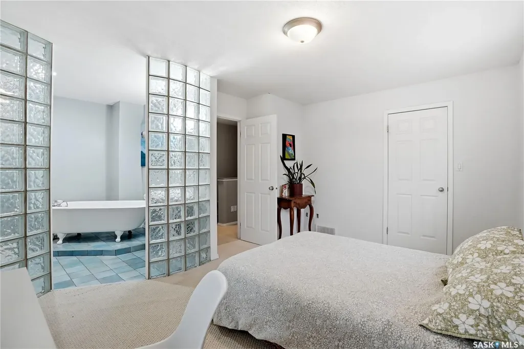 3229 15th Avenue Regina SK S4T 1T1