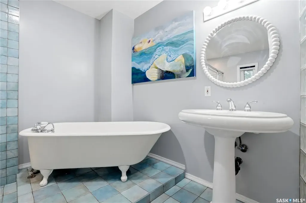 3229 15th Avenue Regina SK S4T 1T1