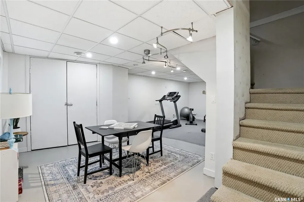 3229 15th Avenue Regina SK S4T 1T1