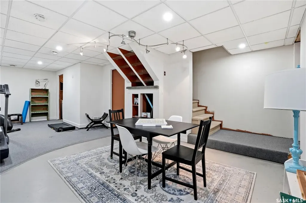 3229 15th Avenue Regina SK S4T 1T1