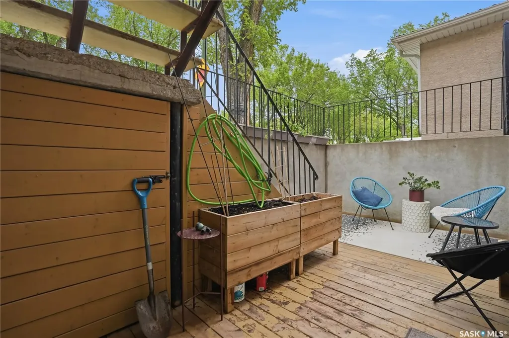 3229 15th Avenue Regina SK S4T 1T1