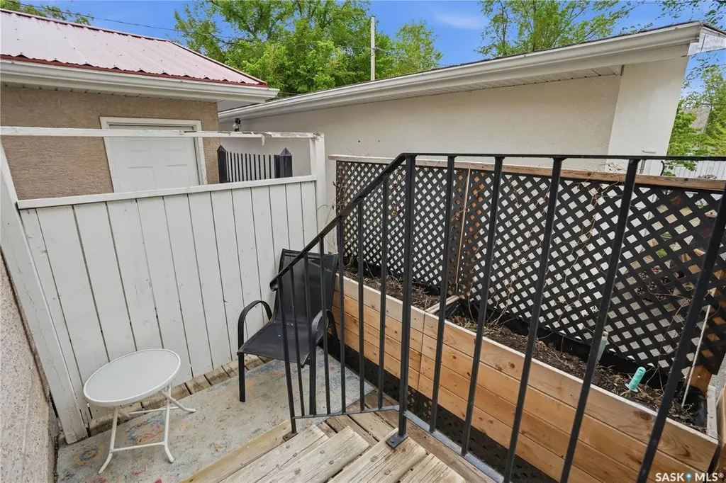 3229 15th Avenue Regina SK S4T 1T1